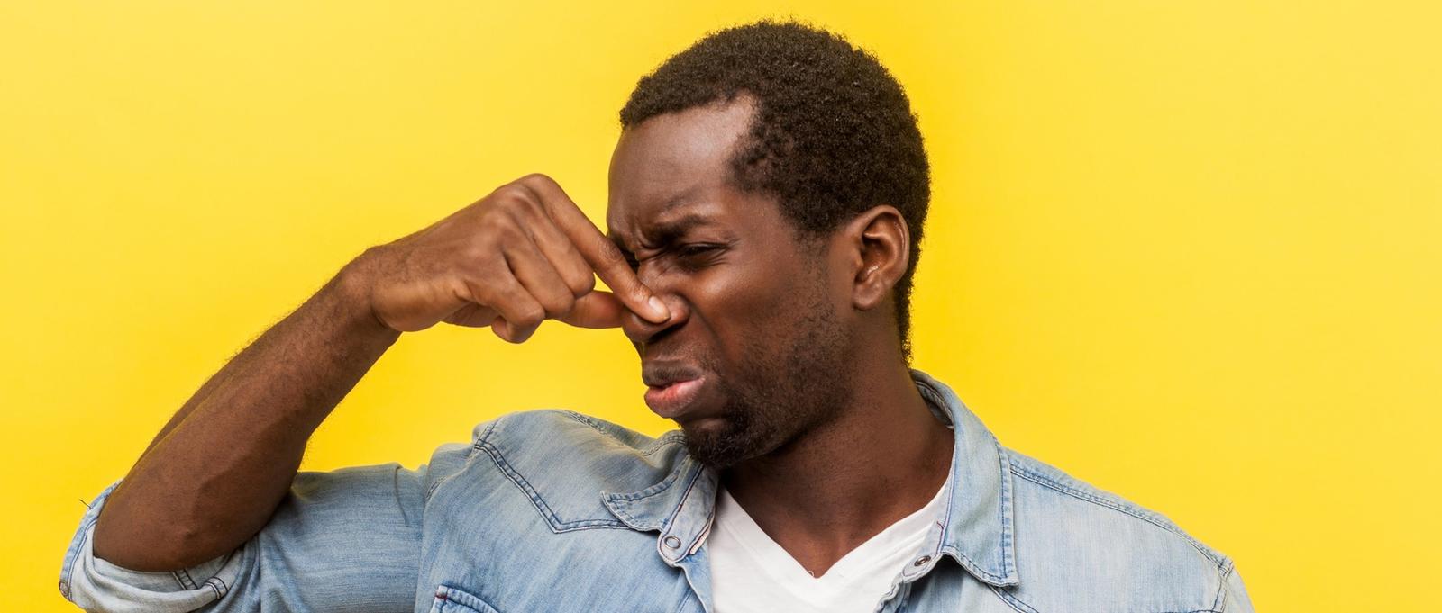 What causes a musty smell in the nose?