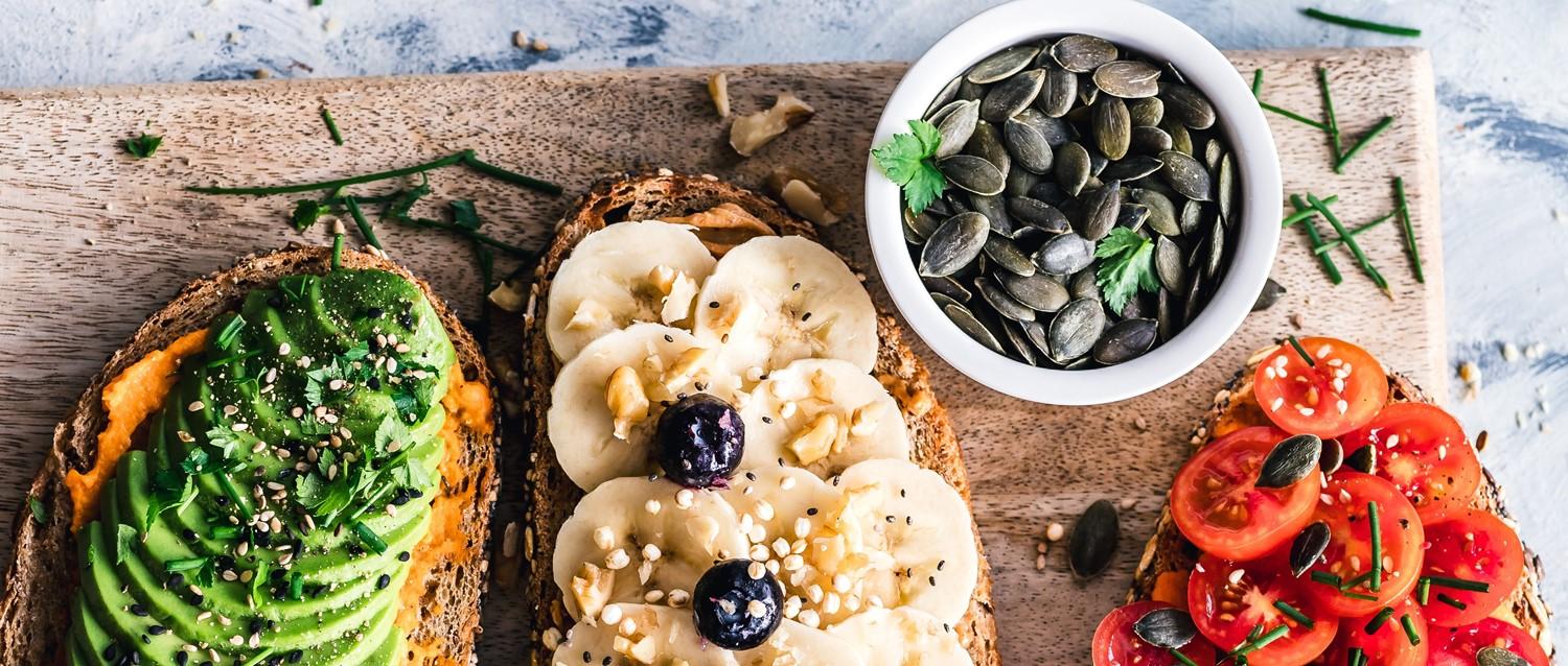 How to snack healthily when you are vegan