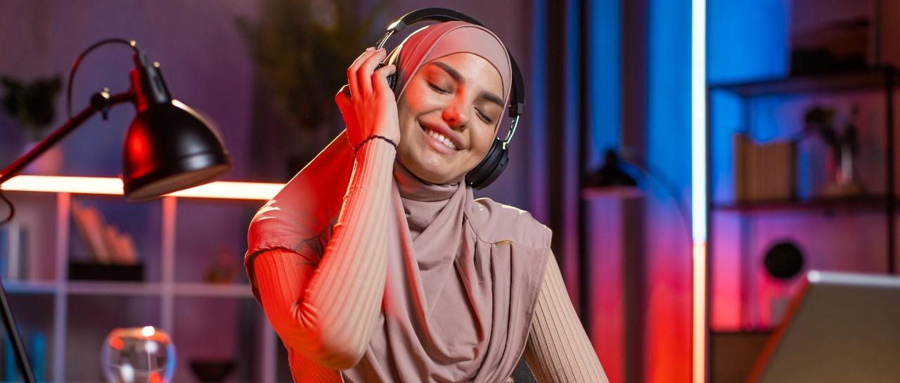 How to protect against hearing loss while using headphones